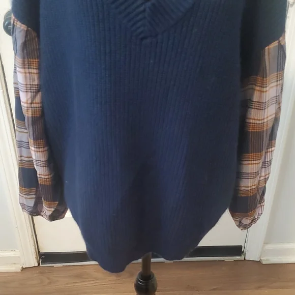 Jessica Simpson V-Neck Sweater in Navy with Plaid Sleeves - Picture 4 of 9